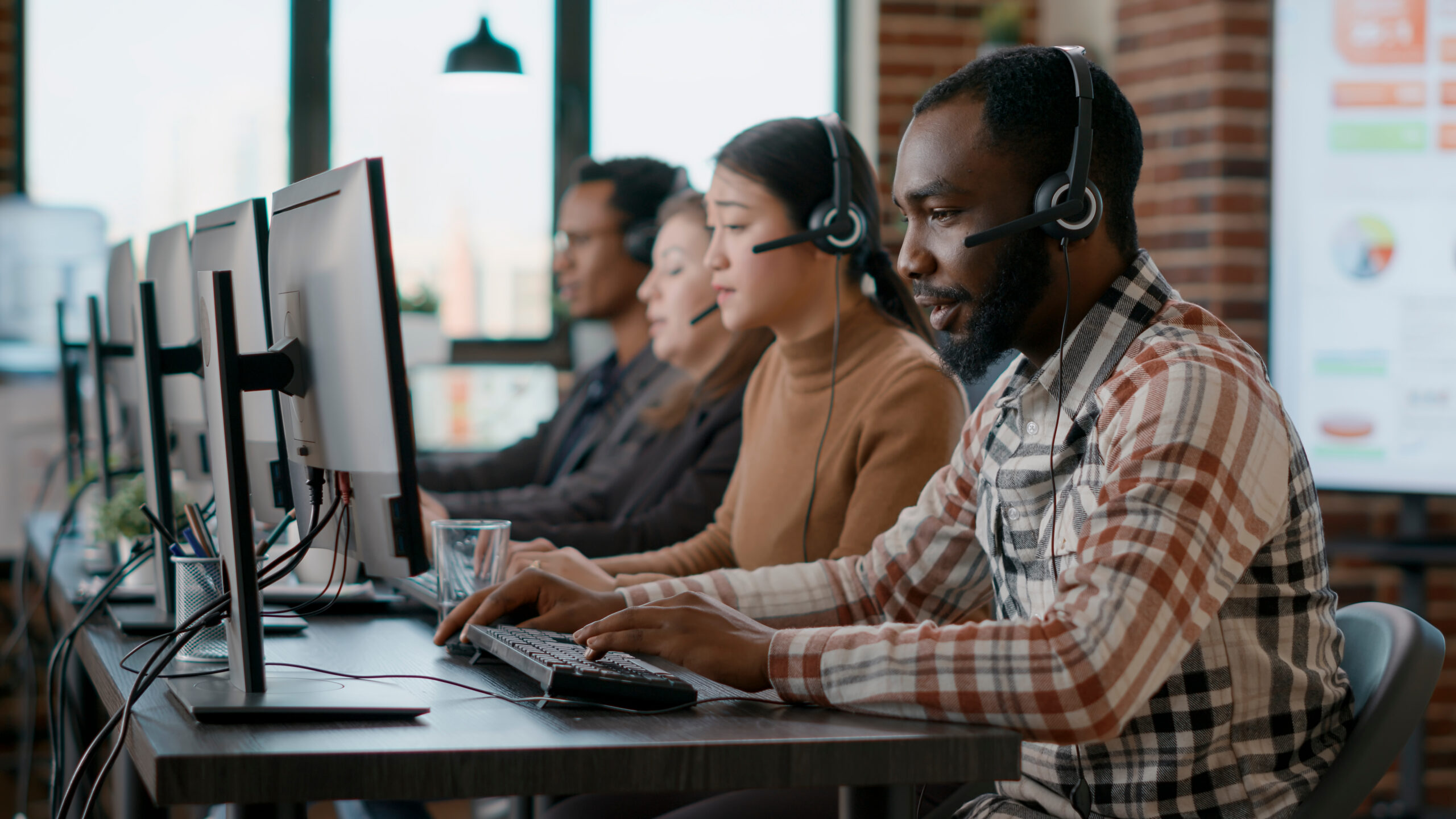 Employee working in a contact center